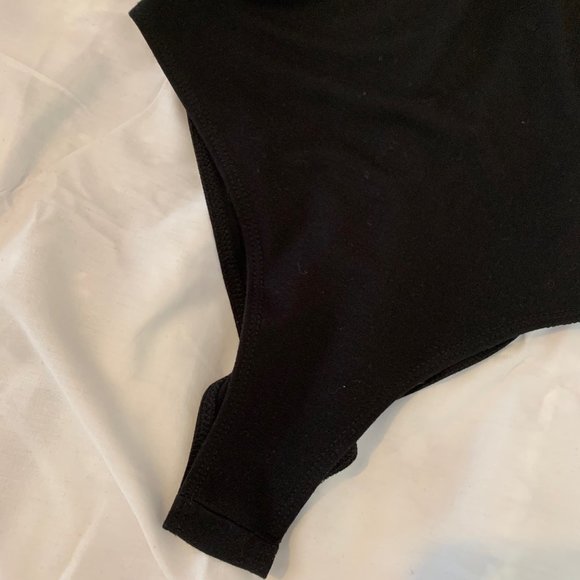 Forever 21 V Neck and Back Black Ruffled Bodysuit Size S - Picture 4 of 5